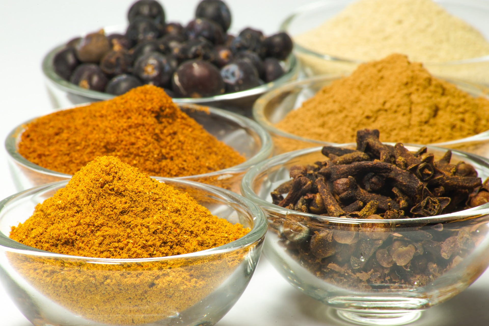 Especias, semillas, hierbas aromáticas e infusiones básicas en la cocina
