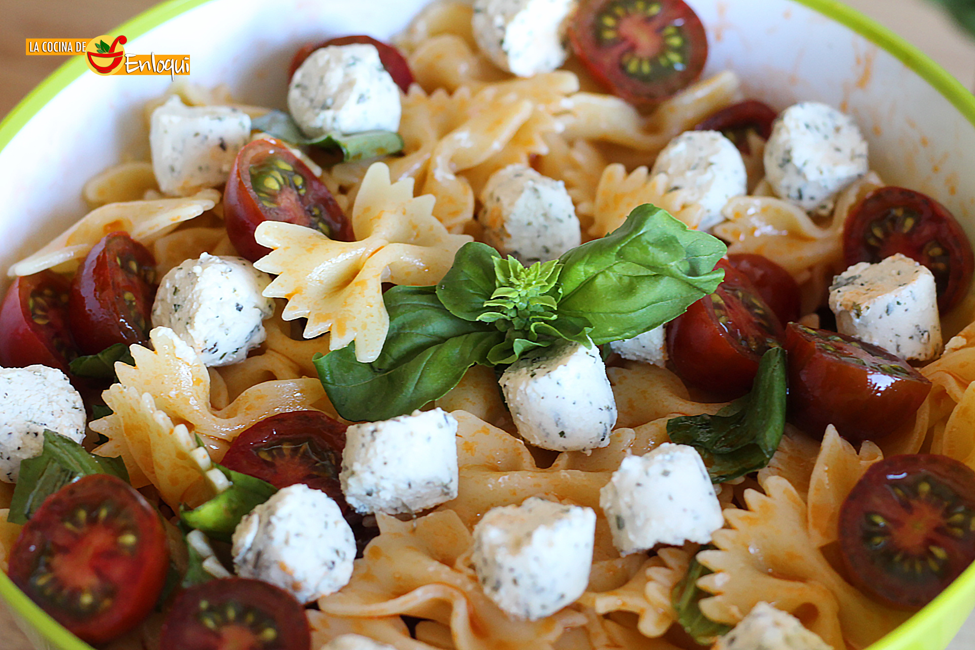 Ensalada de pasta capresse con licopeno