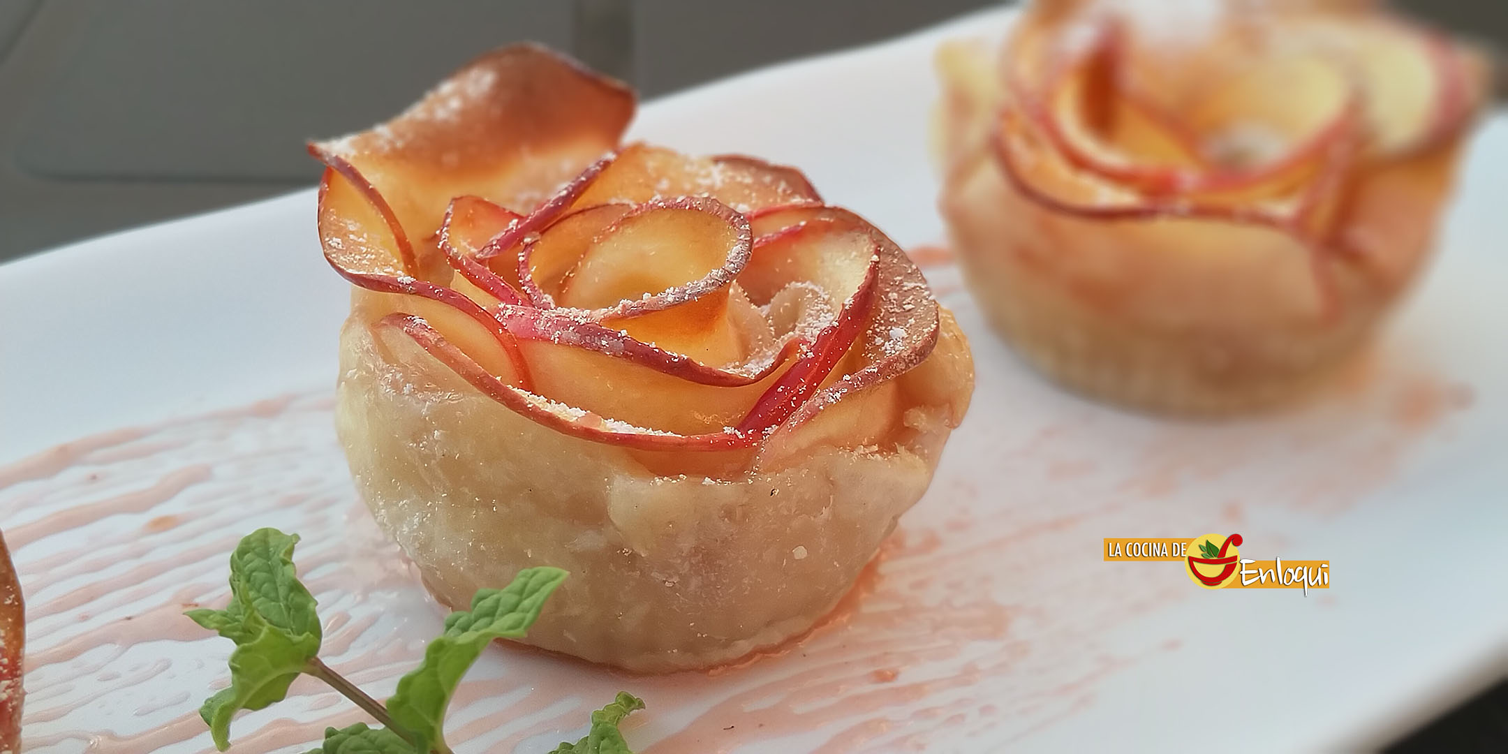 Mini tartas de manzana con forma de rosa
