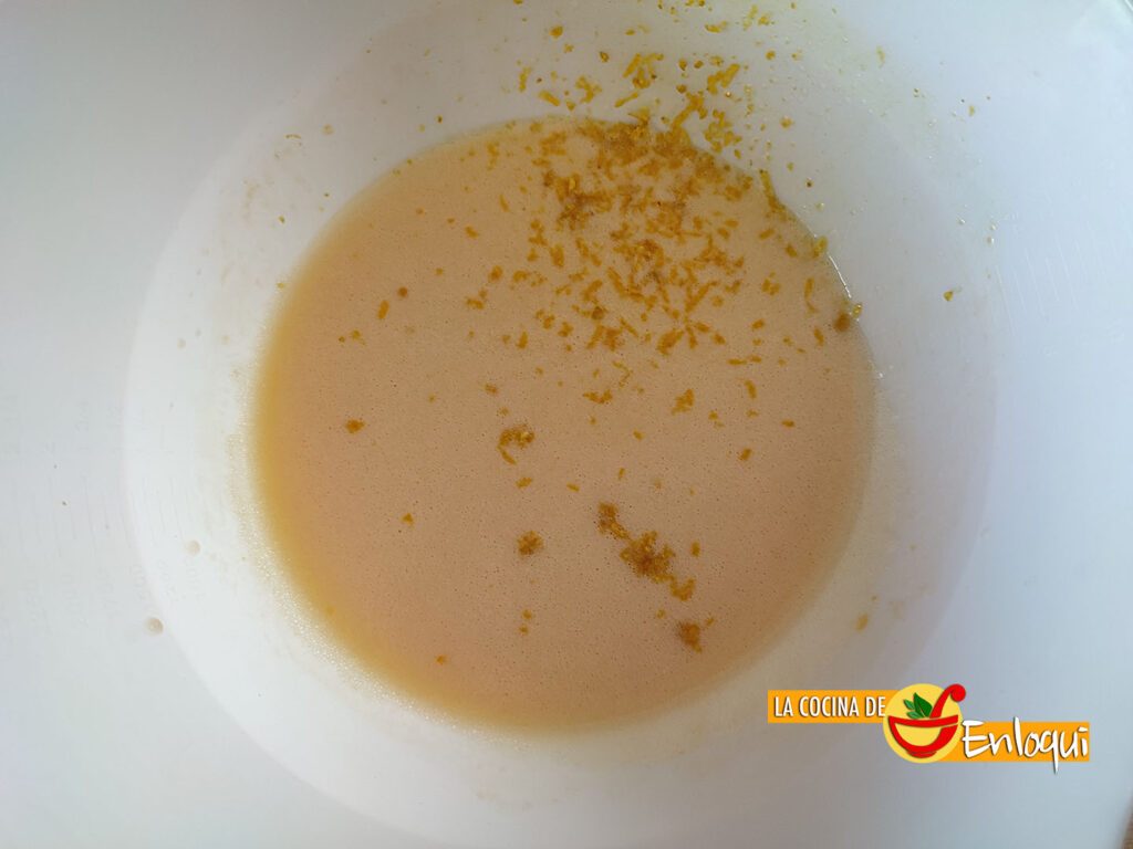 Bizcocho de yogur de limón esponjoso